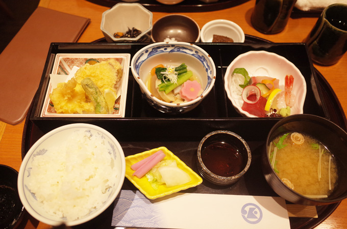金沢駅中あんとのランチにおすすめの和食が楽しめる加賀屋 Something Plus