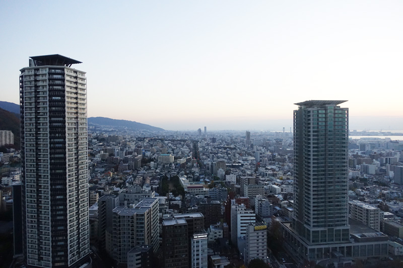 ANAクラウンプラザホテル神戸 クラブフロア客室からの神戸市街の眺望