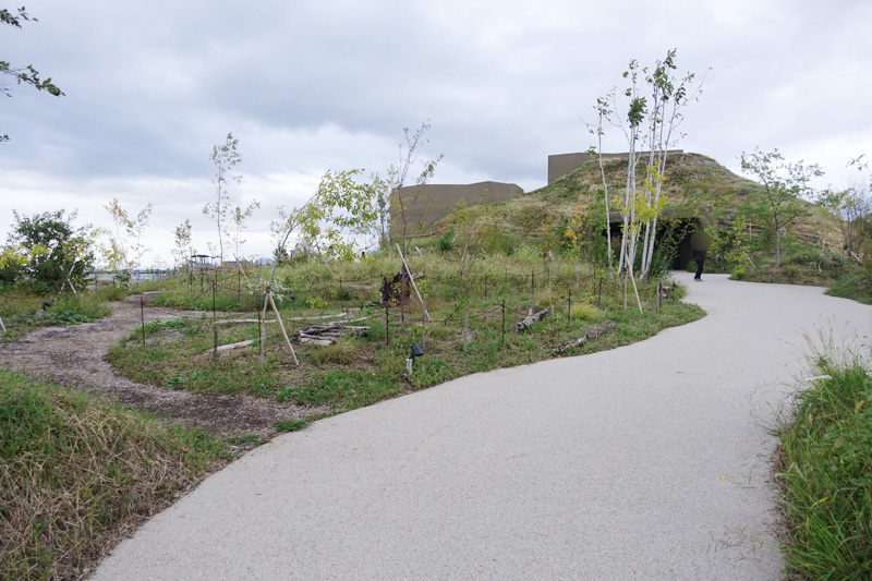 里山の風景が美しいLAGO