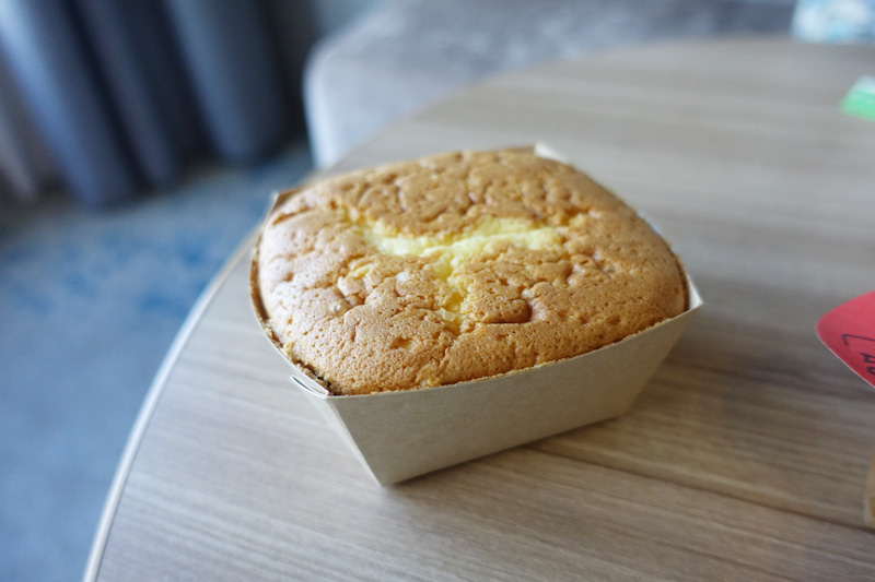 LAGOの焼き立てカステラをテイクアウトしてプリンスホテルでいただきました♪