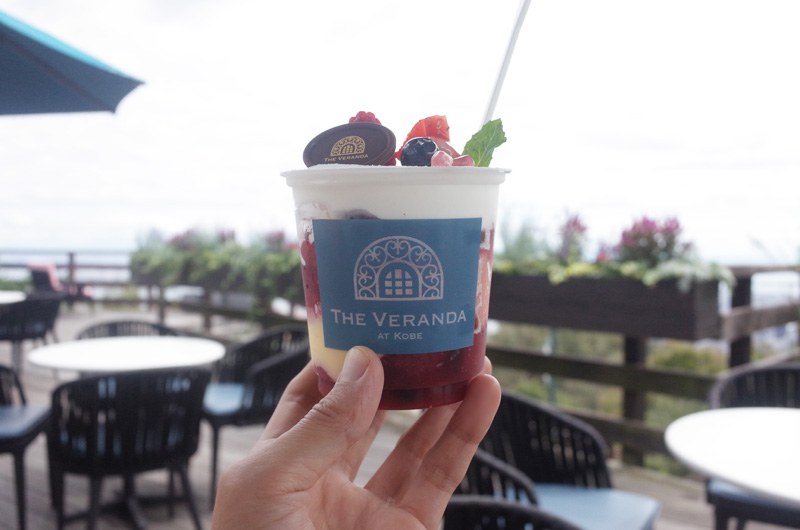 布引ハーブ園THE VERANDAのテラスのスイーツのサヴァラン