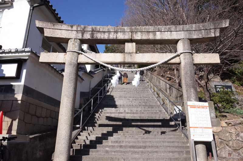 倉敷美観地区の高台にある阿智神社へ続く石段の階段風景