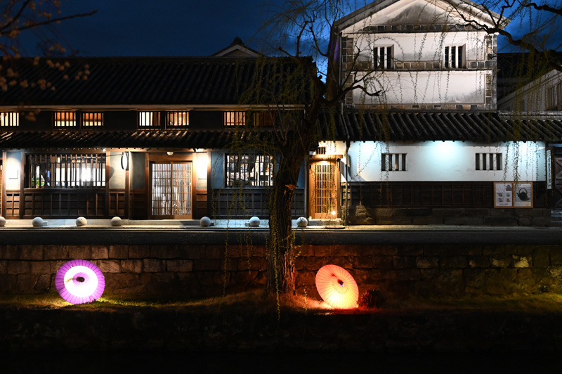 夜に散策を楽しめる倉敷美観地区のライトアップ