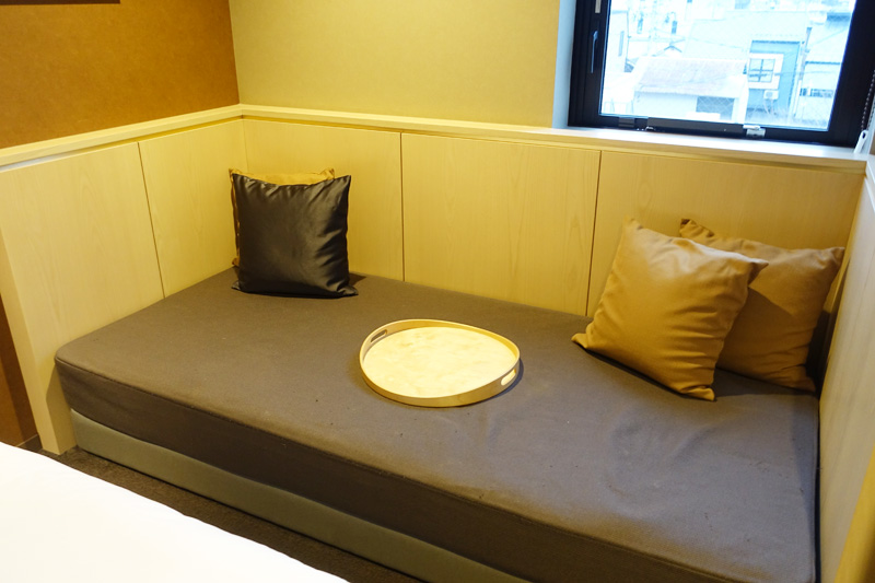 お宿Onn中津川の広々としたソファ