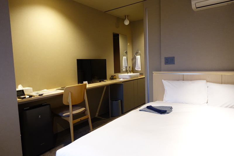 お宿Onn中津川のベッドと室内のレイアウト