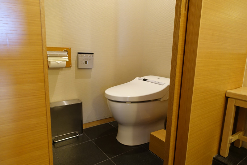 ハイアットリージェンシー京都の客室内にある独立型の清潔なトイレ設備