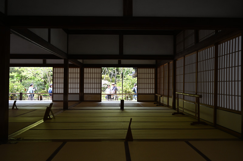 天龍寺の本堂から眺める曹源池庭園